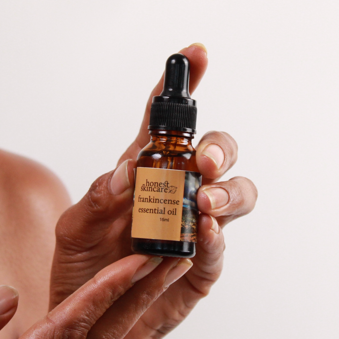 Frankincense Essential Oil benefits captured in a 15ml bottle by Honest Skincare, showcasing its aromatic properties and wellness effects.