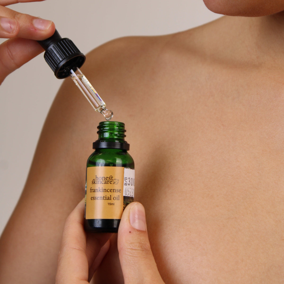 Castor Oil Detox Kit featuring frankincense essential oil dropper for luxurious self-care routine.